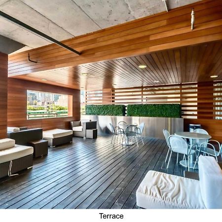 Three Br Condo Step To Cn Tower Rogers Center With Free Parking Торонто Екстериор снимка
