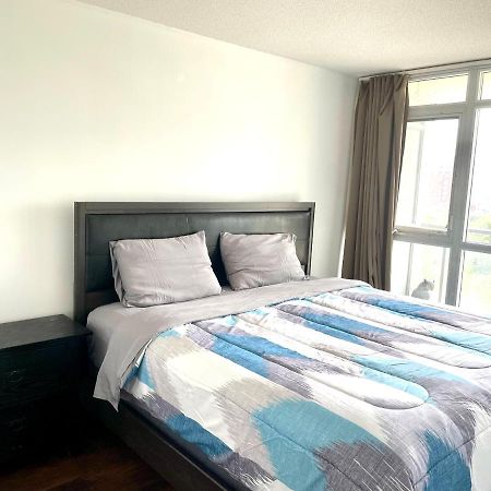Three Br Condo Step To Cn Tower Rogers Center With Free Parking Торонто Екстериор снимка