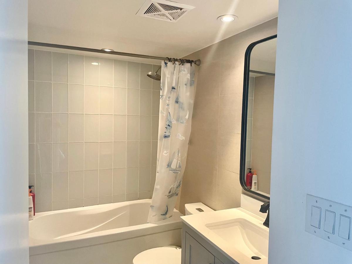 Three Br Condo Step To Cn Tower Rogers Center With Free Parking Торонто Екстериор снимка