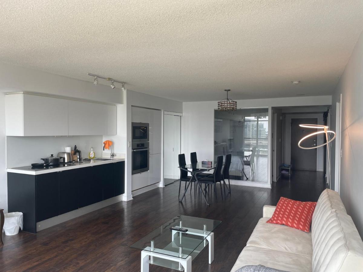 Three Br Condo Step To Cn Tower Rogers Center With Free Parking Торонто Екстериор снимка