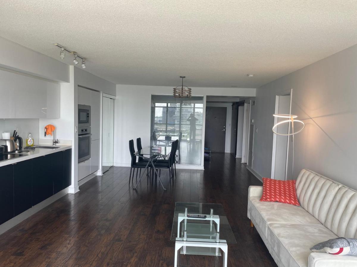 Three Br Condo Step To Cn Tower Rogers Center With Free Parking Торонто Екстериор снимка