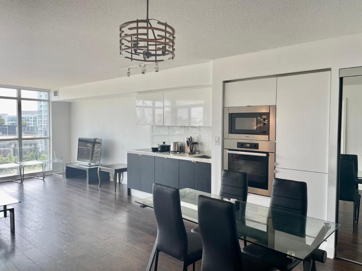 Three Br Condo Step To Cn Tower Rogers Center With Free Parking Торонто Екстериор снимка