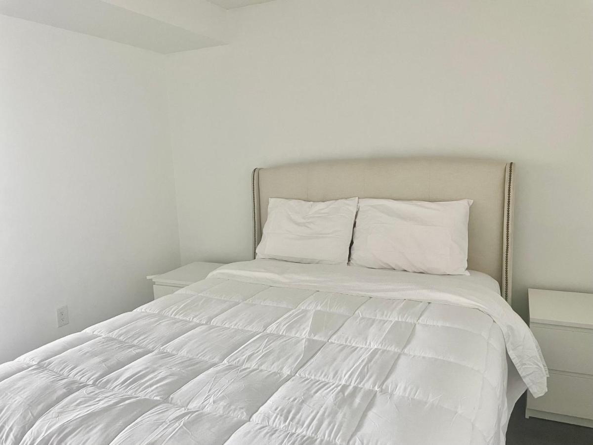 Three Br Condo Step To Cn Tower Rogers Center With Free Parking Торонто Екстериор снимка