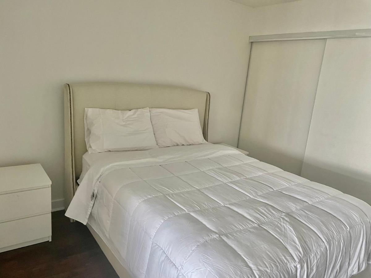 Three Br Condo Step To Cn Tower Rogers Center With Free Parking Торонто Екстериор снимка