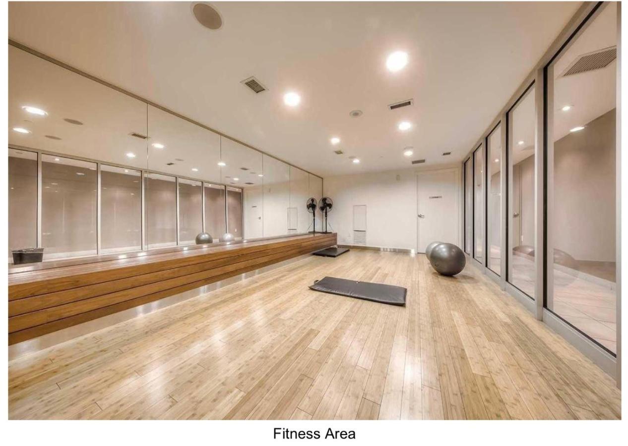 Three Br Condo Step To Cn Tower Rogers Center With Free Parking Торонто Екстериор снимка