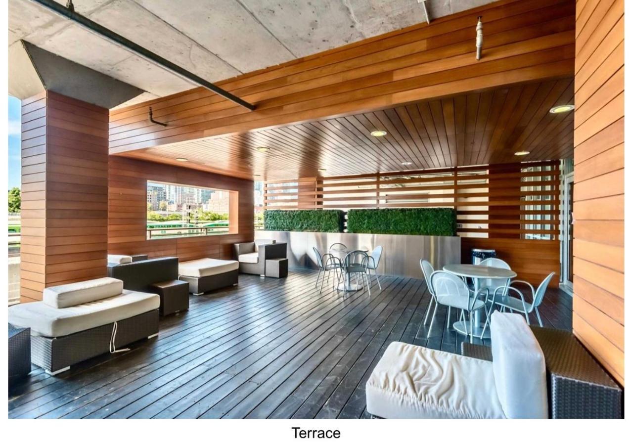 Three Br Condo Step To Cn Tower Rogers Center With Free Parking Торонто Екстериор снимка